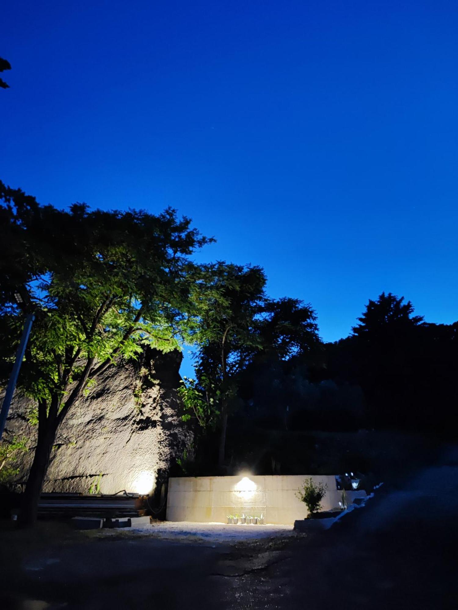 Cave With Free Parking Apartment พูลา ภายนอก รูปภาพ
